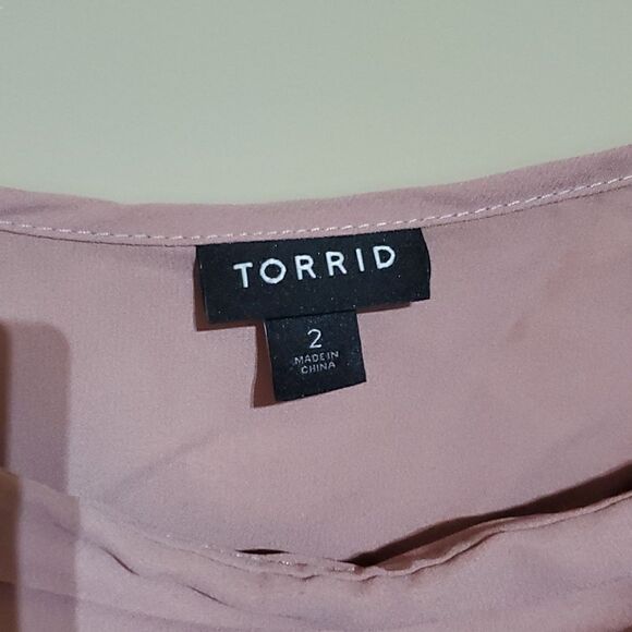 TORRID Pink Dusty Georgette Pleated Cami Tunic - Size 2 - Picture 4 of 7